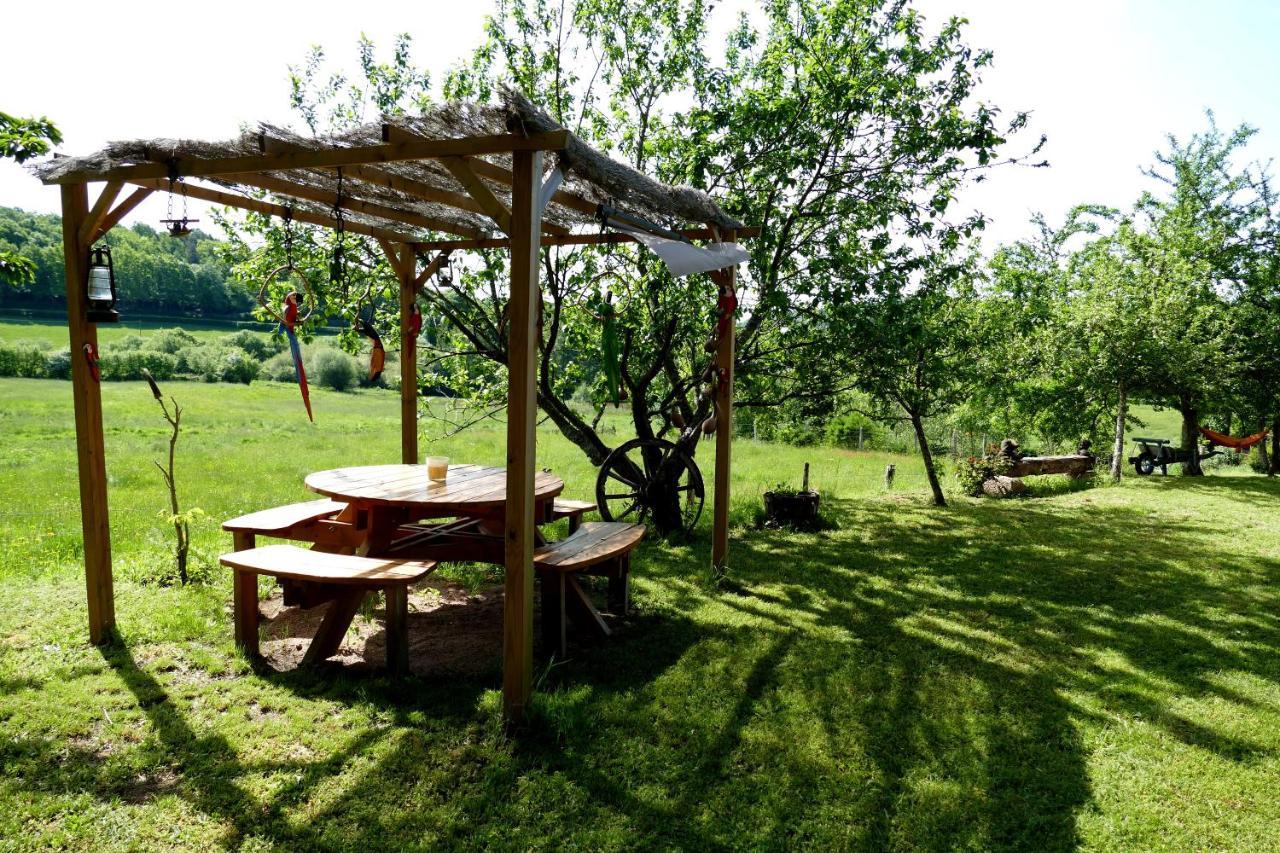 Roulotte Maisonthiers Blanot  Ngoại thất bức ảnh